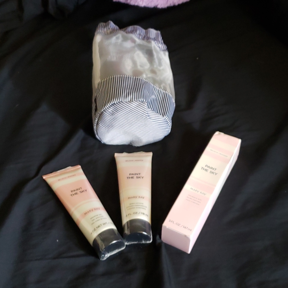 BNIP Mary Kay Paint The Sky 3PC set